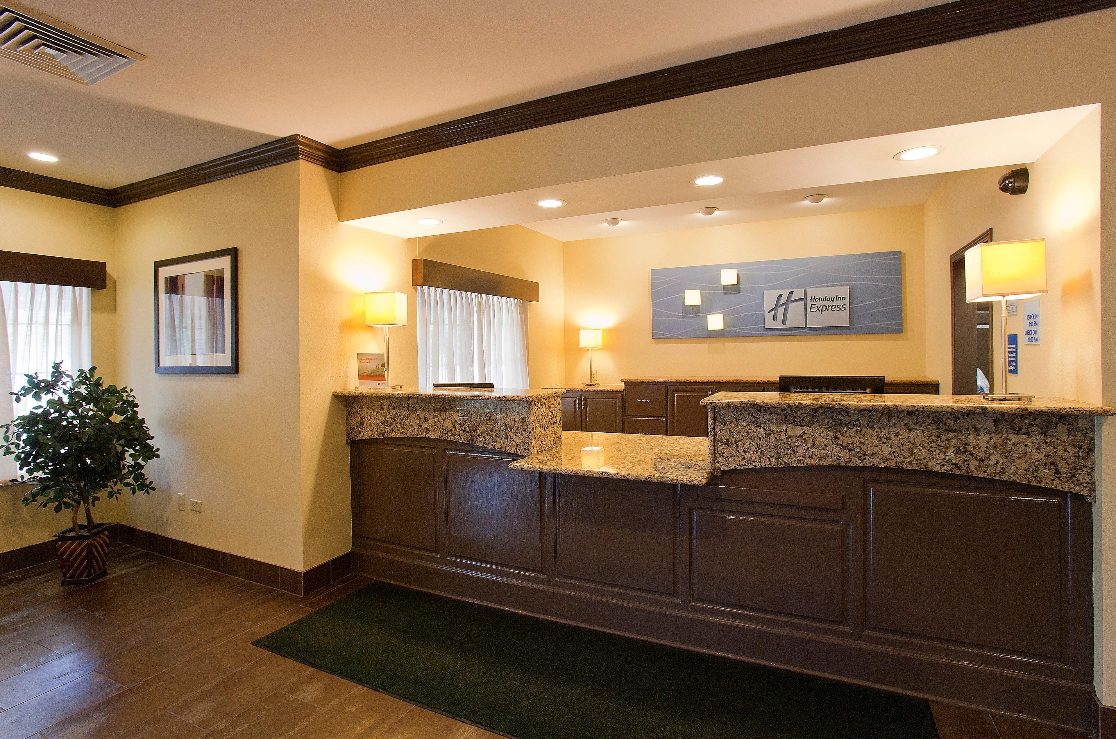 Holiday Express & Chicago-deerfield Lincolnshire By Ihg Riverwoods
