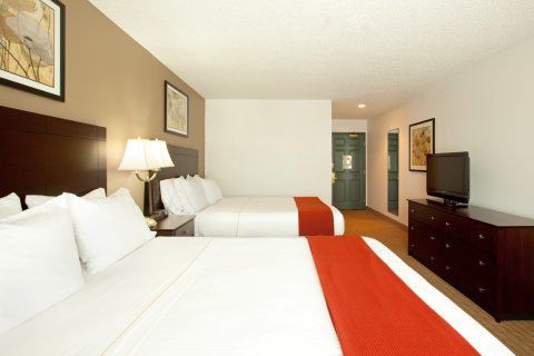 Holiday Express & Chicago-deerfield Lincolnshire By Ihg Hotel 2*